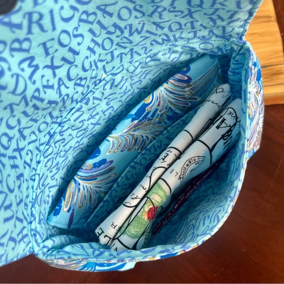 Turquoise purple oil slick letters Print magnetic clasp Clutch Fabric clutch - Picture 5 of 6